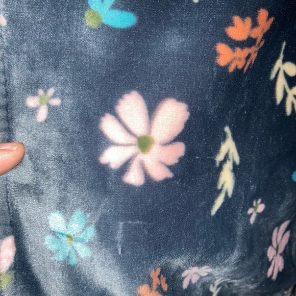 Lucky Brand Throw with Floral Design. So soft and luxurious NWT Great Gift 🎁 - Picture 4 of 4